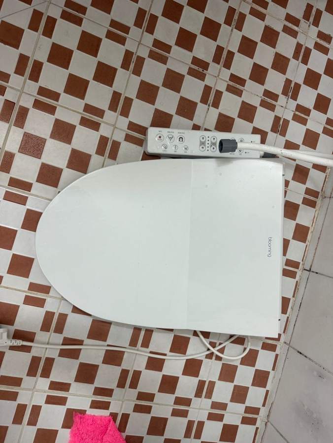 갈산동 노후되고 고장 난 비데 교체 - 철거한 기존 비데