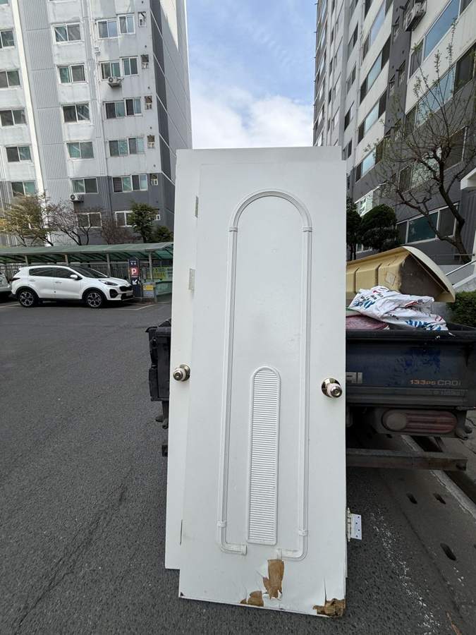 금곡동 동남아파트 방문 · 욕실문 교체 (문짝만 교체) - 기존 문짝 철거